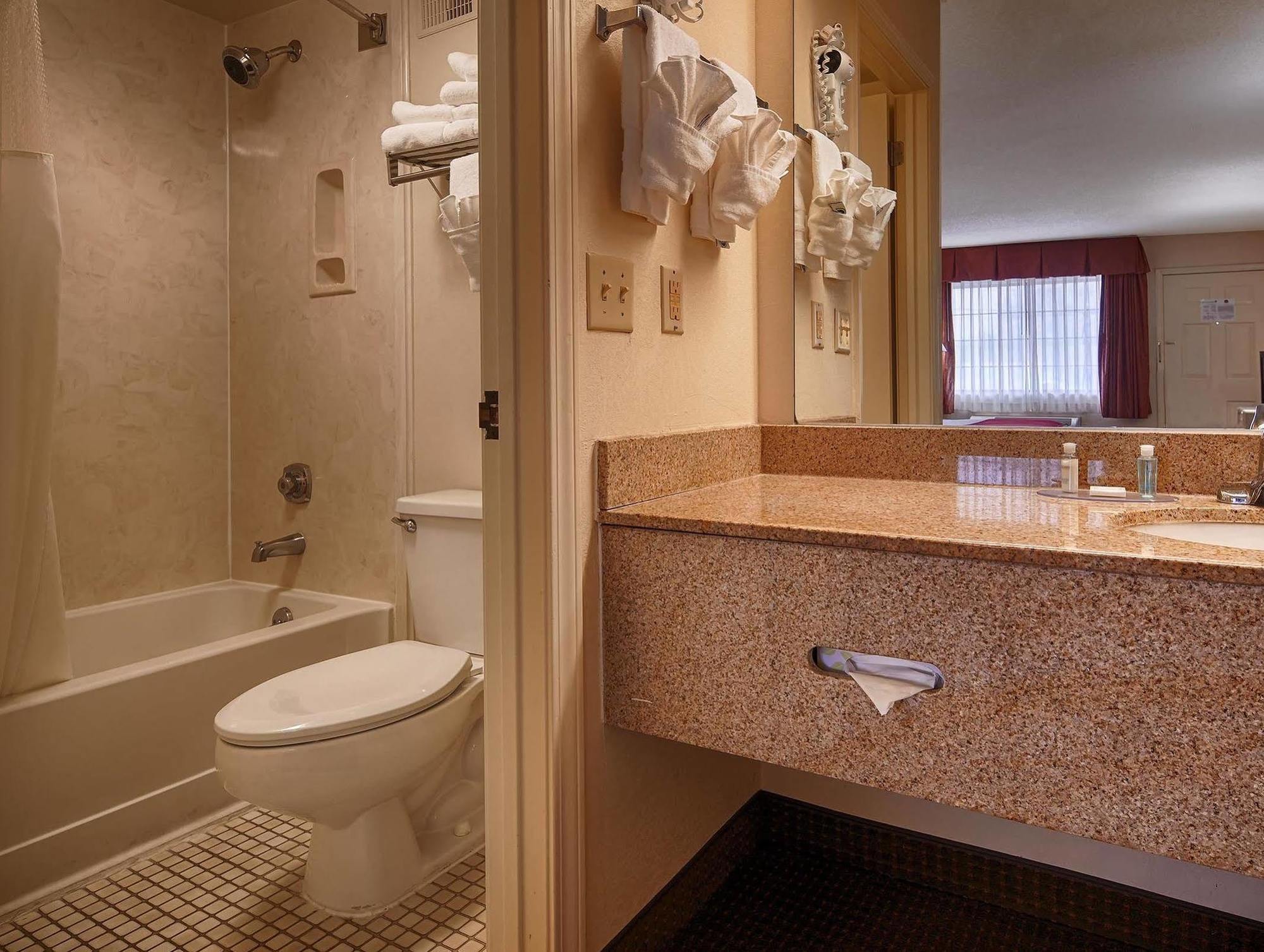 Best Western Airport Inn Pearl Exterior photo
